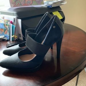 Vera Wang 3 1/2 inch heels